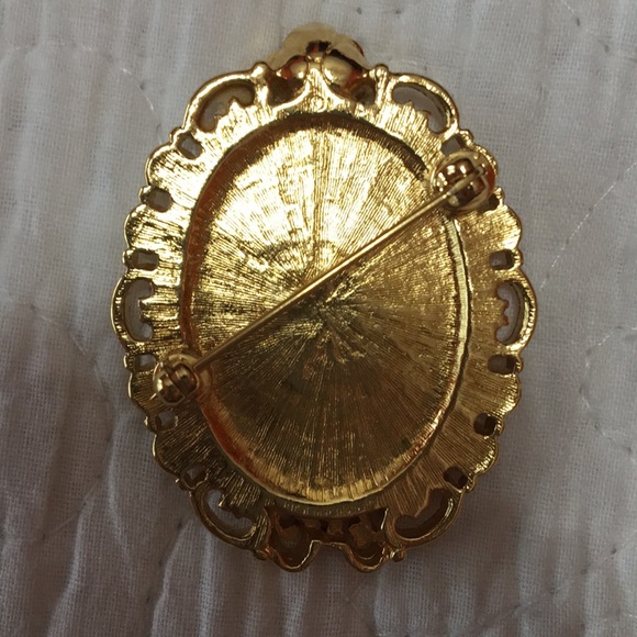 Portrait Pin - Picture 2 of 3